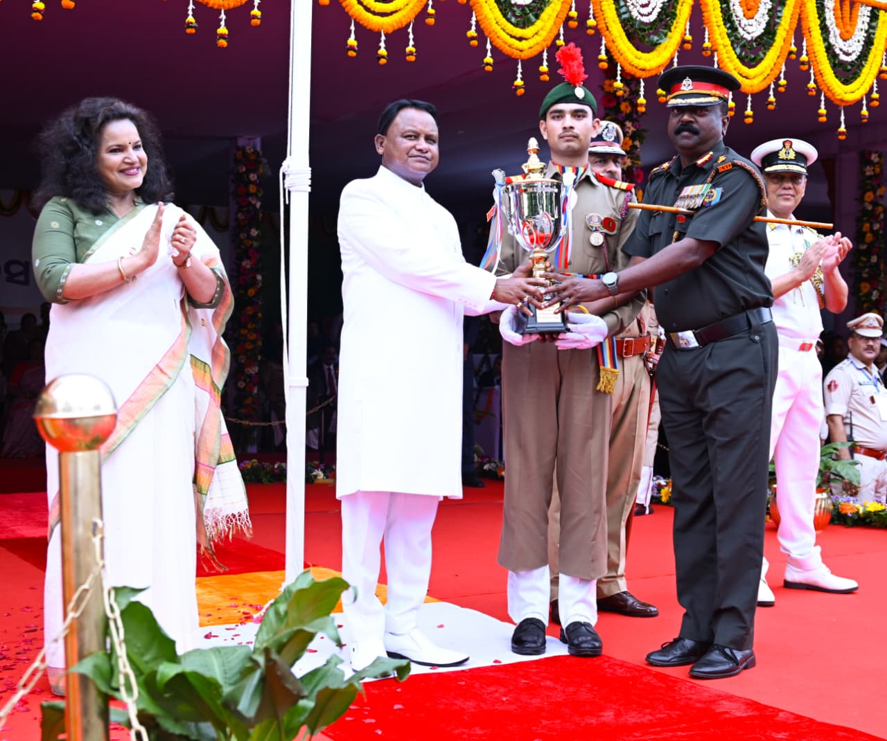 ୮୦ତମ ରାଜ୍ୟସ୍ତରୀୟ ସ୍ୱାଧୀନତା ଦିବସ ପାଳନ: ମହାନ ସଂଗ୍ରାମୀଙ୍କୁ ଶ୍ରଦ୍ଧାଞ୍ଜଳି ଜଣାଇଲେ ମୁଖ୍ୟମନ୍ତ୍ରୀ
