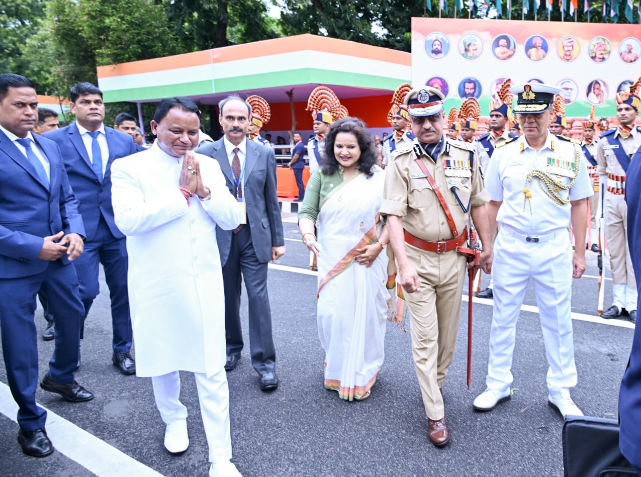 ୮୦ତମ ରାଜ୍ୟସ୍ତରୀୟ ସ୍ୱାଧୀନତା ଦିବସ ପାଳନ: ମହାନ ସଂଗ୍ରାମୀଙ୍କୁ ଶ୍ରଦ୍ଧାଞ୍ଜଳି ଜଣାଇଲେ ମୁଖ୍ୟମନ୍ତ୍ରୀ
