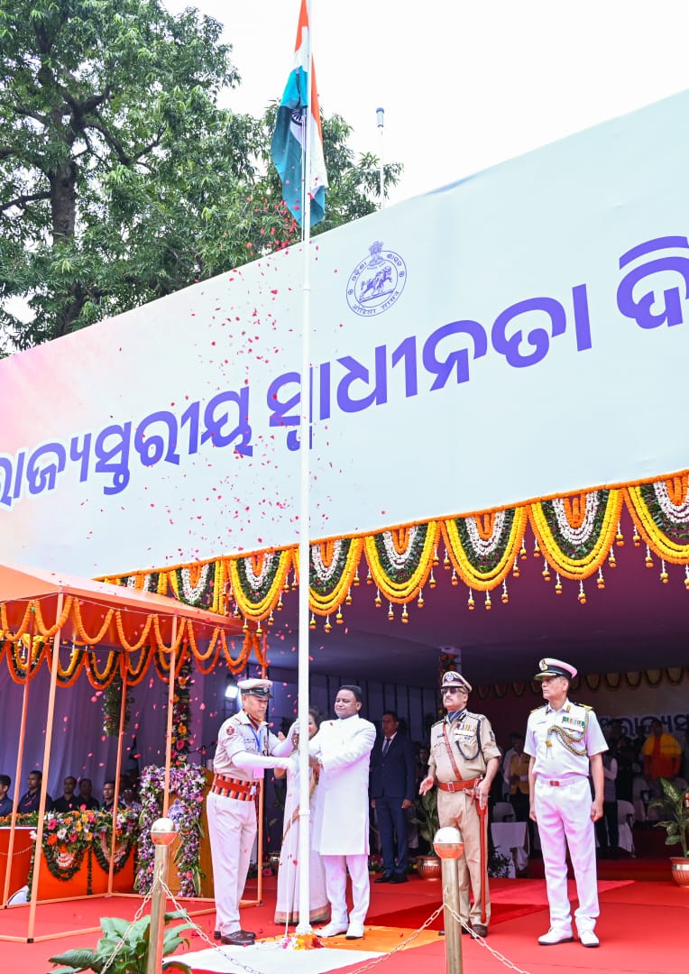୮୦ତମ ରାଜ୍ୟସ୍ତରୀୟ ସ୍ୱାଧୀନତା ଦିବସ ପାଳନ: ମହାନ ସଂଗ୍ରାମୀଙ୍କୁ ଶ୍ରଦ୍ଧାଞ୍ଜଳି ଜଣାଇଲେ ମୁଖ୍ୟମନ୍ତ୍ରୀ
