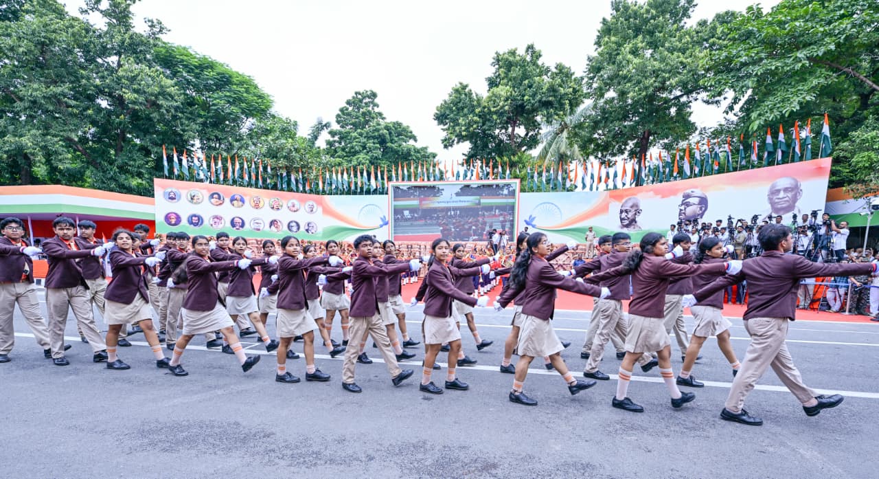 ୮୦ତମ ରାଜ୍ୟସ୍ତରୀୟ ସ୍ୱାଧୀନତା ଦିବସ ପାଳନ: ମହାନ ସଂଗ୍ରାମୀଙ୍କୁ ଶ୍ରଦ୍ଧାଞ୍ଜଳି ଜଣାଇଲେ ମୁଖ୍ୟମନ୍ତ୍ରୀ