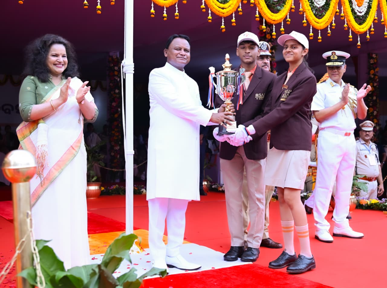 ୮୦ତମ ରାଜ୍ୟସ୍ତରୀୟ ସ୍ୱାଧୀନତା ଦିବସ ପାଳନ: ମହାନ ସଂଗ୍ରାମୀଙ୍କୁ ଶ୍ରଦ୍ଧାଞ୍ଜଳି ଜଣାଇଲେ ମୁଖ୍ୟମନ୍ତ୍ରୀ