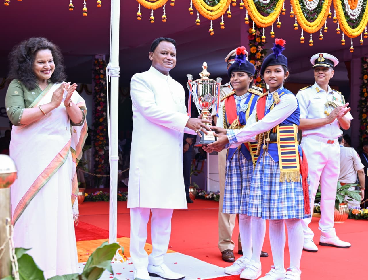 ୮୦ତମ ରାଜ୍ୟସ୍ତରୀୟ ସ୍ୱାଧୀନତା ଦିବସ ପାଳନ: ମହାନ ସଂଗ୍ରାମୀଙ୍କୁ ଶ୍ରଦ୍ଧାଞ୍ଜଳି ଜଣାଇଲେ ମୁଖ୍ୟମନ୍ତ୍ରୀ