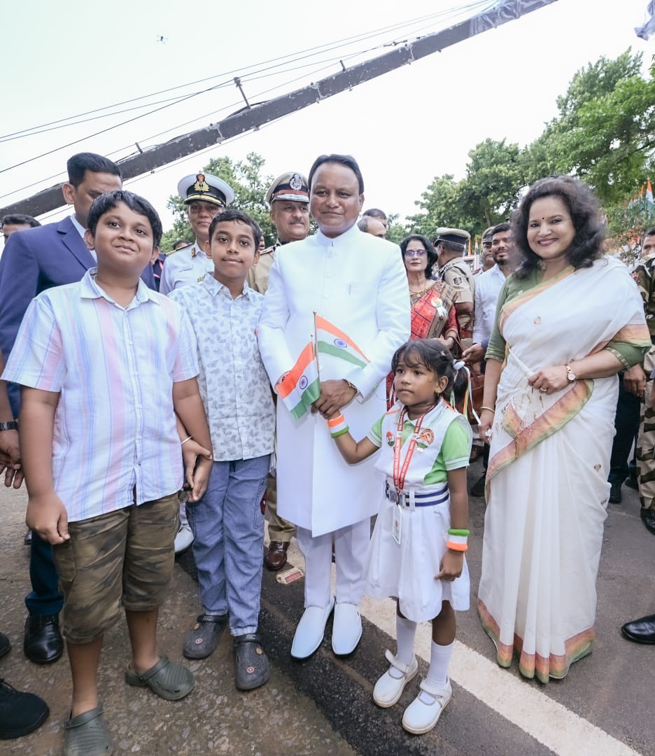 ୮୦ତମ ରାଜ୍ୟସ୍ତରୀୟ ସ୍ୱାଧୀନତା ଦିବସ ପାଳନ: ମହାନ ସଂଗ୍ରାମୀଙ୍କୁ ଶ୍ରଦ୍ଧାଞ୍ଜଳି ଜଣାଇଲେ ମୁଖ୍ୟମନ୍ତ୍ରୀ