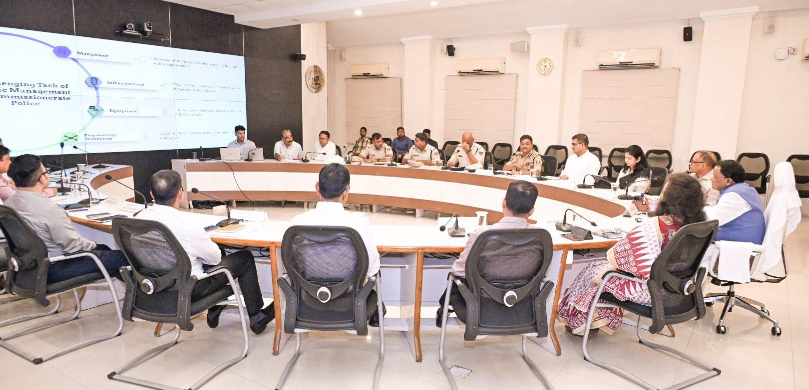 ଟ୍ୱିନ୍ ସିଟିର ଟ୍ରାଫିକ୍ ସମସ୍ୟାର ସ୍ଥାୟୀ ସମାଧାନ ପାଇଁ ମୁଖ୍ୟମନ୍ତ୍ରୀଙ୍କ ଉଚ୍ଚସ୍ତରୀୟ ସମୀକ୍ଷା ବୈଠକ