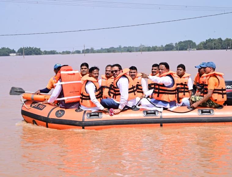 ମୁଖ୍ୟମନ୍ତ୍ରୀ ଶ୍ରୀ ମୋହନ ଚରଣ ମାଝୀ ଆଜି ଅବପାତ ଜନିତ ପ୍ରବଳ ବର୍ଷା ପ୍ରଭାବିତ ଅଞ୍ଚଳର ସ୍ଥିତି ଅନୁଧ୍ୟାନ କରିଛନ୍ତି ।
