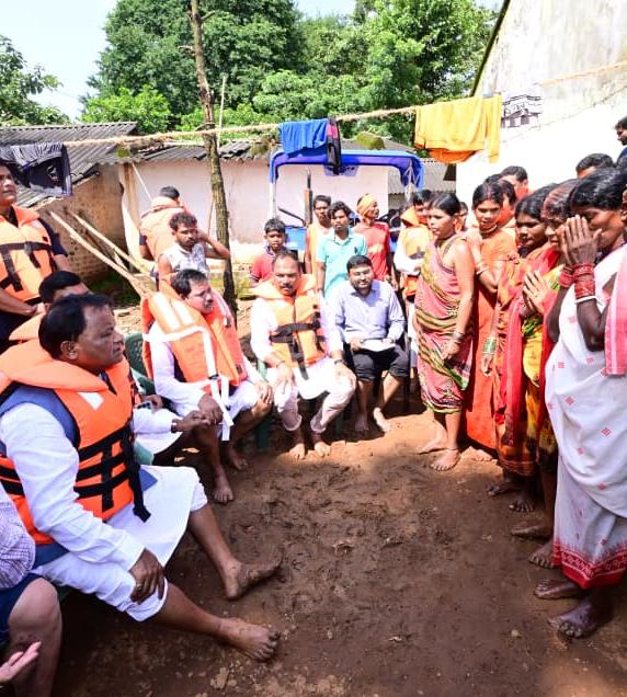 ମୁଖ୍ୟମନ୍ତ୍ରୀ ଶ୍ରୀ ମୋହନ ଚରଣ ମାଝୀ ଆଜି ଅବପାତ ଜନିତ ପ୍ରବଳ ବର୍ଷା ପ୍ରଭାବିତ ଅଞ୍ଚଳର ସ୍ଥିତି ଅନୁଧ୍ୟାନ କରିଛନ୍ତି ।