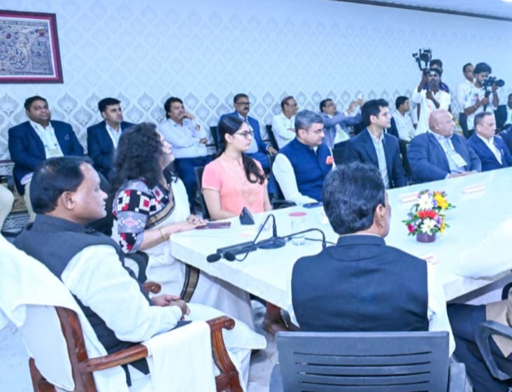 Inauguration of Industrial Projects in Kalinganagar: Chief Minister Holds Discussions with Industry Leaders