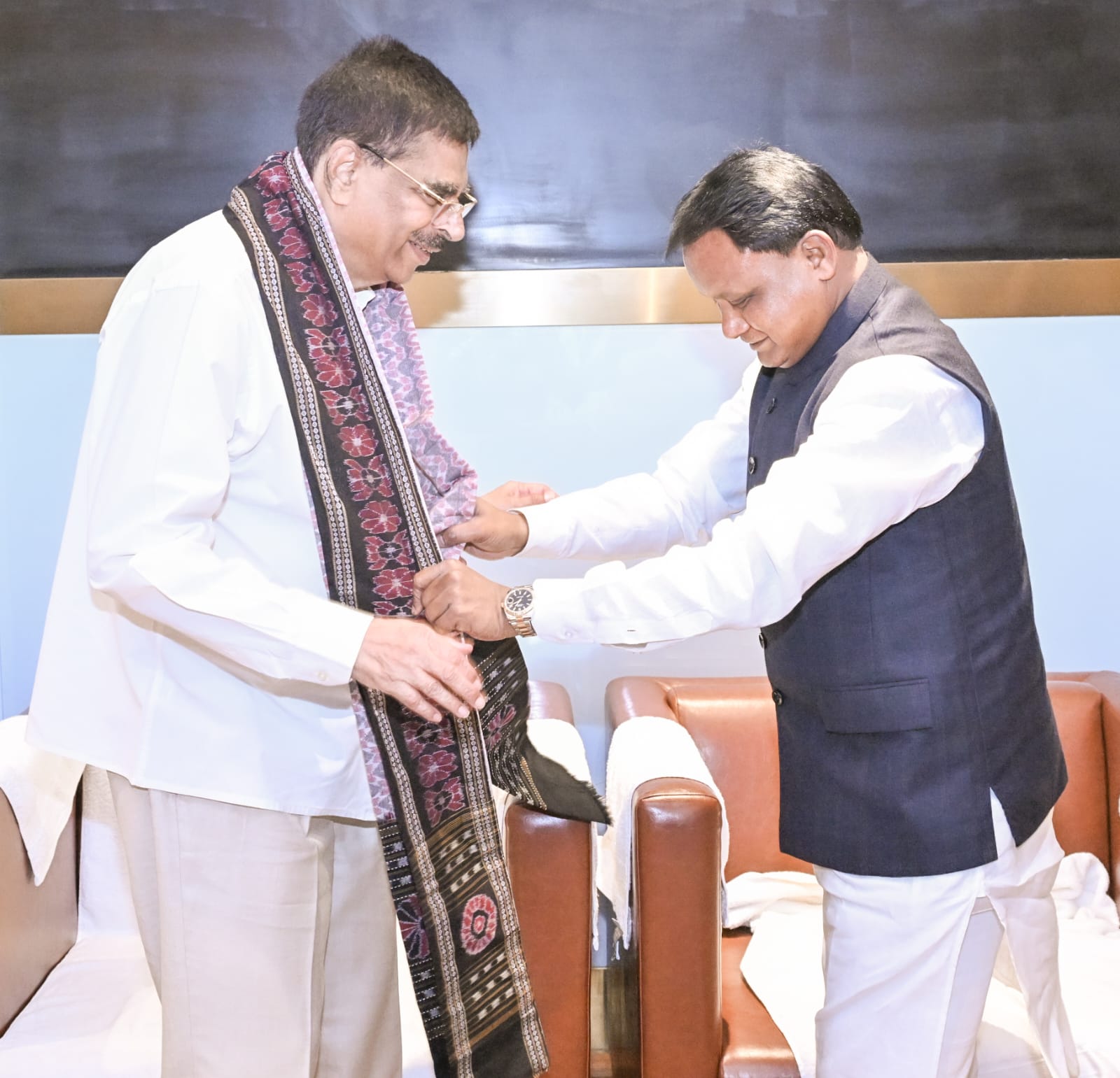ଭୁବନେଶ୍ୱର ବିମାନବନ୍ଦରଠାରେ ରାଜ୍ୟପାଳଙ୍କୁ ବିଦାୟ ସମ୍ବର୍ଦ୍ଧନା