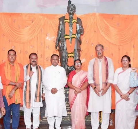 ମୁଖ୍ୟମନ୍ତ୍ରୀଙ୍କ ପକ୍ଷରୁ ସ୍ୱଭାବ କବି ଗଙ୍ଗାଧର ମେହେରଙ୍କ ଜୟନ୍ତୀରେ ଶ୍ରଦ୍ଧାଞ୍ଜଳି