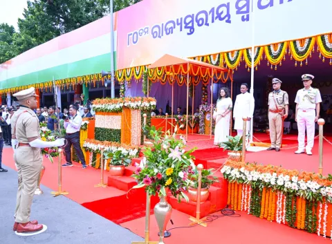 ୮୦ତମ ରାଜ୍ୟସ୍ତରୀୟ ସ୍ୱାଧୀନତା ଦିବସ ପାଳନ: ମହାନ ସଂଗ୍ରାମୀଙ୍କୁ ଶ୍ରଦ୍ଧାଞ୍ଜଳି ଜଣାଇଲେ ମୁଖ୍ୟମନ୍ତ୍ରୀ