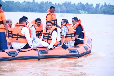 Chief Minister reviews flood situation in Jajpur Dasharathpur