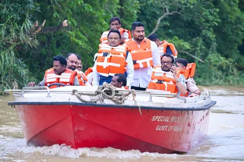 ଭଦ୍ରକ ଜିଲ୍ଲାର ତିହିଡି ବ୍ଲକ୍ ଅନ୍ତର୍ଗତ ଶ୍ୟାମସୁନ୍ଦରପୁର ପଞ୍ଚାୟତର ପ୍ରଭାବିତ ଅଞ୍ଚଳ ଗସ୍ତ କରି ସ୍ଥିତି ଅନୁଧ୍ୟାନ କଲେ ମୁଖ୍ୟମନ୍ତ୍ରୀ