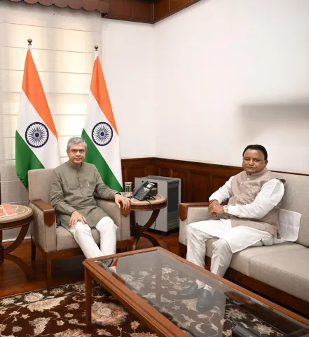 Chief Minister holds important meeting with Union Minister Ashwani Baishnab regarding railway development in Odisha