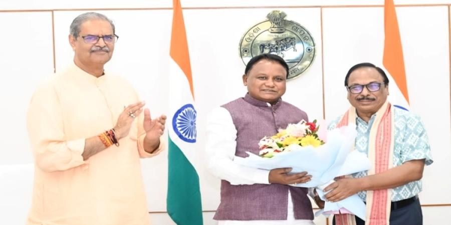 Honorable Chief Minister Shri Mohan Charan Majhi has felicitated Padma Shri Dr. Mahendra Kumar Mishra, a renowned linguist and folk literature researcher, at Lok Seva Bhavan.