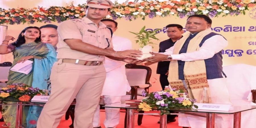 Hon'ble Chief Minister Shri Mohan Charan Majhi inaugurated a modern police station building at Talbonia, Puri and dedicated the police infrastructure built in various parts of the state to the people.