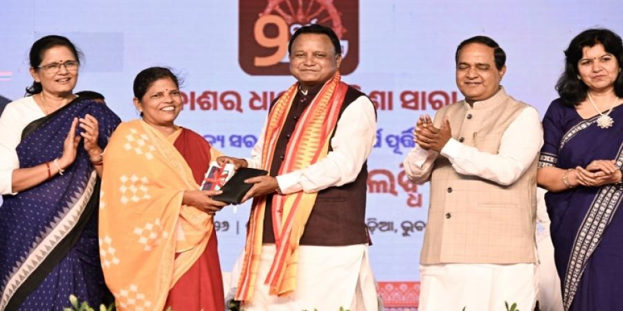 Hon'ble CM Shri Mohan Charan Majhi launched the Mukhyamantri Annapurna Yojana, providing an additional 5 kg of free rice to beneficiaries under NFSA and SFSS, benefiting over 3.28 crore people—nearly 80% of Odisha's population.