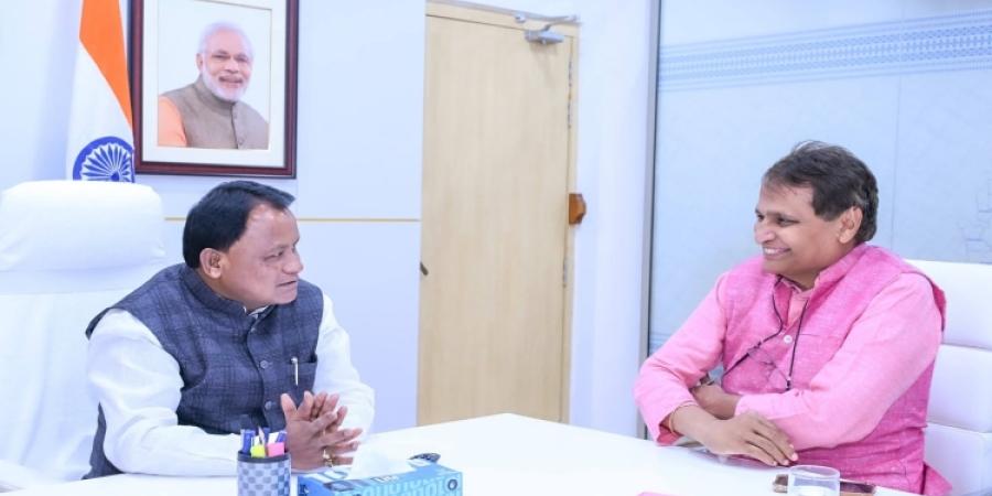 Former Union Minister Shri Suresh Prabhu called on Chief Minister Shri Mohan Charan Majhi at Lok Seva Bhavan.