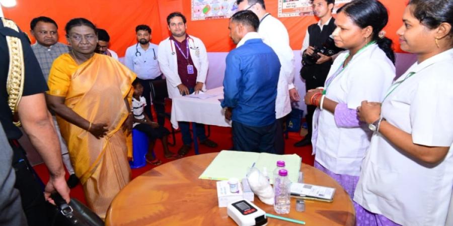 Hon’ble President Smt. Droupadi Murmu inaugurated a health camp at Rairangpur, Mayurbhanj, organised in collaboration with AIIMS Bhubaneswar.