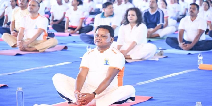 On the occasion of International Yoga Day, Honorable Chief Minister Shri Mohan Charan Majhi has participated in the grand mass yoga practice program organized at Kalinga Stadium in Bhubaneswar.