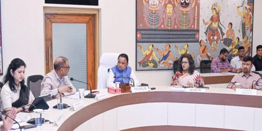 Chief Minister Holds High-Level Review Meeting to Find a Permanent Solution to Traffic Problems in Twin Cities