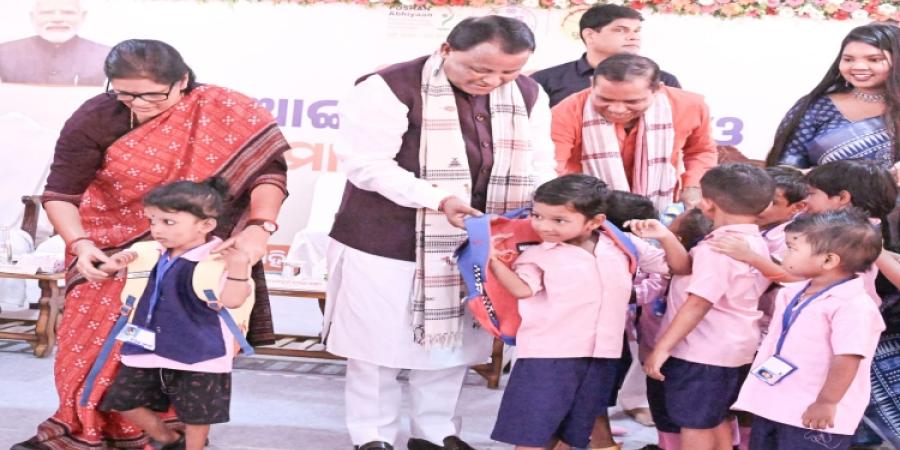 ‘ଆଙ୍ଗନ୍ କା ଉତ୍ସବ’ ଓ ‘ରାଷ୍ଟ୍ରୀୟ ପୋଷଣ ମାସ’: ସୁ-ପୋଷିତ ଓ ବିକଶିତ ଓଡ଼ିଶା ଗଠନ ପାଇଁ ପ୍ରତିବଦ୍ଧତା ଦୋହରାଇଲେ ମୁଖ୍ୟମନ୍ତ୍ରୀ