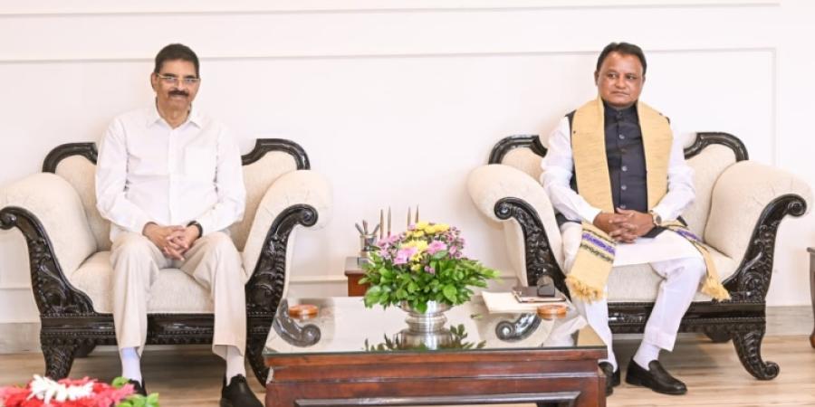 ମୁଖ୍ୟମନ୍ତ୍ରୀ ଲୋକଭବନରେ ରାଜ୍ୟପାଳଙ୍କୁ ସୌଜନ୍ୟମୂଳକ ସାକ୍ଷାତ କରିଛନ୍ତି 